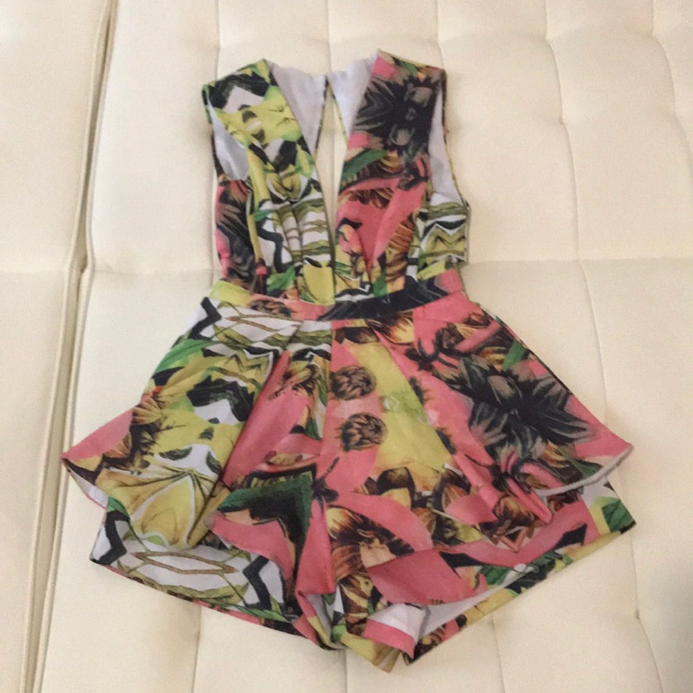 ❤️super cute floral romper